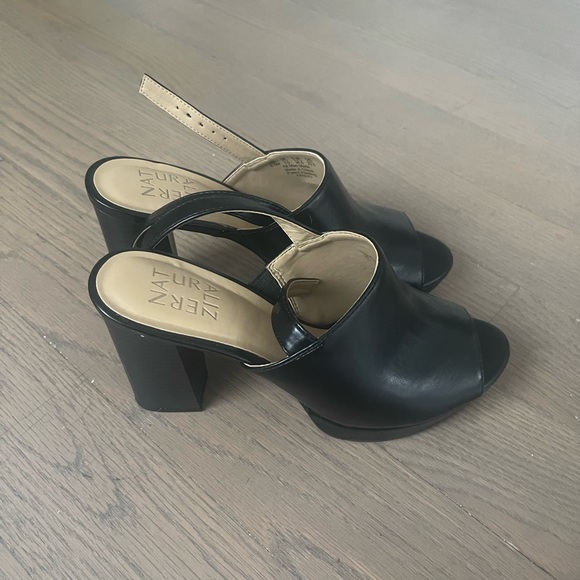 NATURALIZER Kaisley Slingback Sandal - Picture 2 of 8